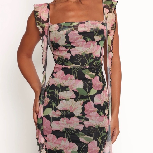 NWT Stunning and Feminine Petal and Pup Chiara Floral Maxi Dress Size Medium - Picture 2 of 9